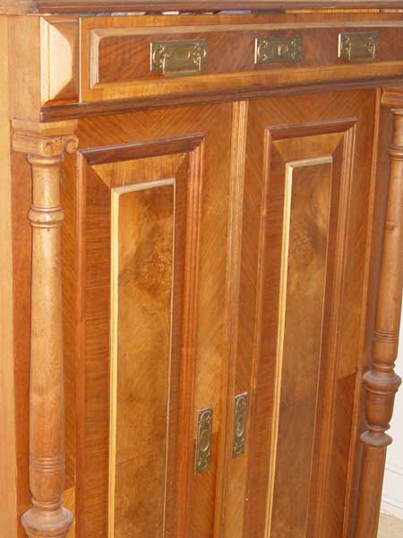 Holzwürmer in alten Möbeln Reinigungstipp